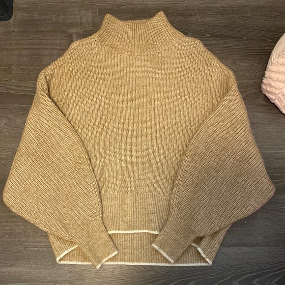 H&M Sweater - Picture 1 of 1